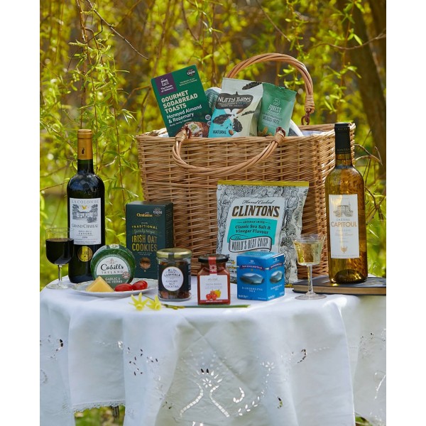 Gourmet Picnic Retreat Gift Hamper Baske...